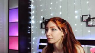 sakura-kaneko shows her young body