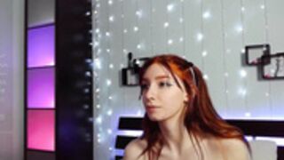 sakura-kaneko shows her young body