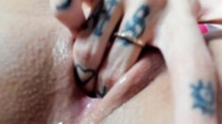 2badforyou playing with her creamy pussy