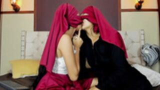 Hot_arab_dream kissing+half face+ boobs oiling