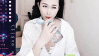 keke555 rub her breast