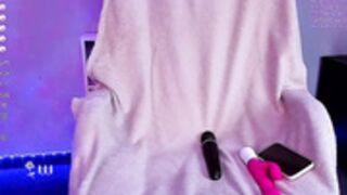 Elizabeth looks like expired Your_kat's 18yo version*