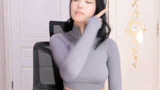 hinakura lim teases hot body