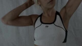Blonde biceps explosion