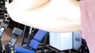 Ruzh bedzir flexing muscles after gym