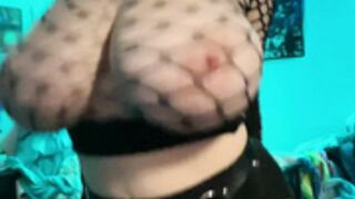 uwucaptain666 busty fishnet show