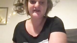 Elo, Eh_leau, montre ses seins magnifiques