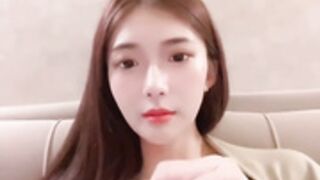 Vivian1994 drinking water