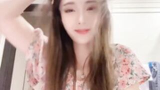 Vivian1994 cute wink and smile
