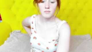 sonikitss plays with her tits