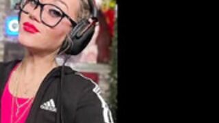 Youtuber JustJenReact nude slideshow