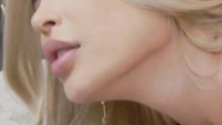 YaniraLove Freechat Getting RAILED by her Fuck Machine