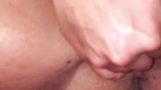 msucular babe fingering herself