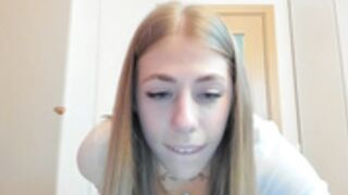 _Strawbeerry_ 2023-05-08 handbra