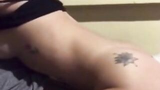 tatuada montando calladitos