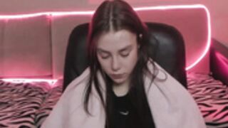 1i1ypa1mer: 4 hours streaming earning zero tokens