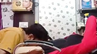 Beauty parlour mai chut chaati