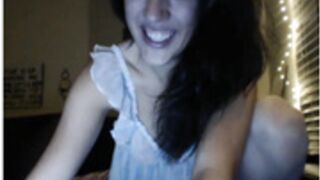 Gizzy - Gizzymfc - early non nude on MFC giving upskirt