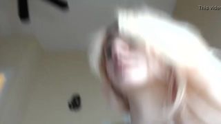 Bonniebruise plays wiith her Pussy
