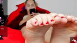 CB red toes