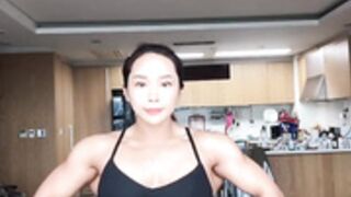 korean muscular girl4