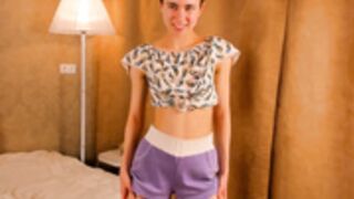 Rubrain shows her belly and navel