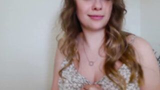 Queenoftease_ 20230524 Curly Hair Green Dress