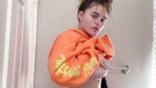 Megnutt nude mirror video