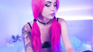 Sarah_Pink Very small yet quite curvy