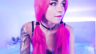 Sarah_Pink Very small yet quite curvy