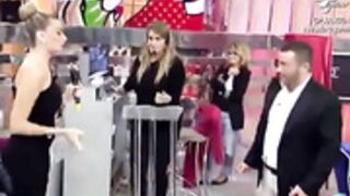 Maria Lapidra flashes in Salvame Deluxe