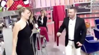 Maria Lapidra flashes in Salvame Deluxe