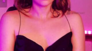 Nylaahh-1 squeeze nipples & spank ass naked girl