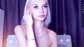 elisa_baby_girl female raises leg like male dogs do