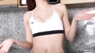 Sara Mia (sara8teen) flexing