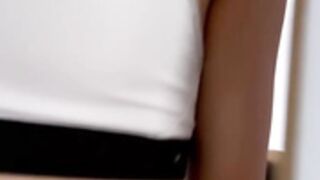 Sara Mia (sara8teen) flexing