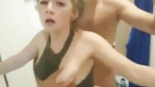 Rubia ojos verdes