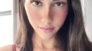 izzy green tik tok