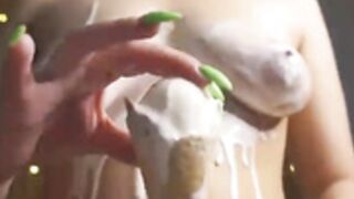 Dianeallison/Helenmoors, ice cream tits