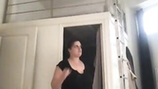 Magnifique grosse eh_leau elo prend sa douche