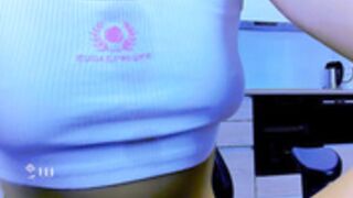 your_lil_babe really tries her hardest in 3.5y camming