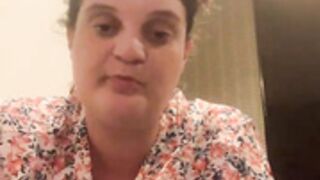 Elo_69 bourée montre ses gros seins