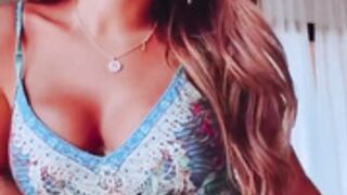Anitta Sensual