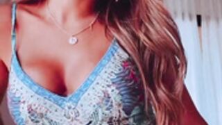 Anitta Sensual