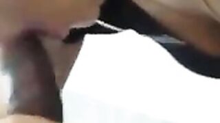 Profesora le hace oral a su alumno en la universidad