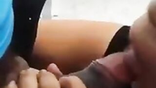 Profesora le hace oral a su alumno en la universidad