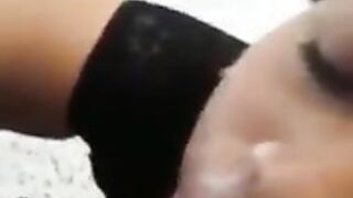 Profesora le hace oral a su alumno en la universidad