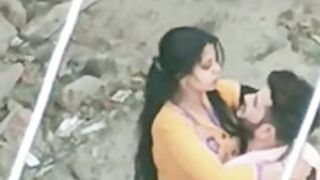 desi lovers caught having fun outside