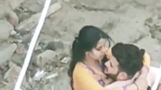 desi lovers caught having fun outside