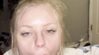 Rubia chupa pija